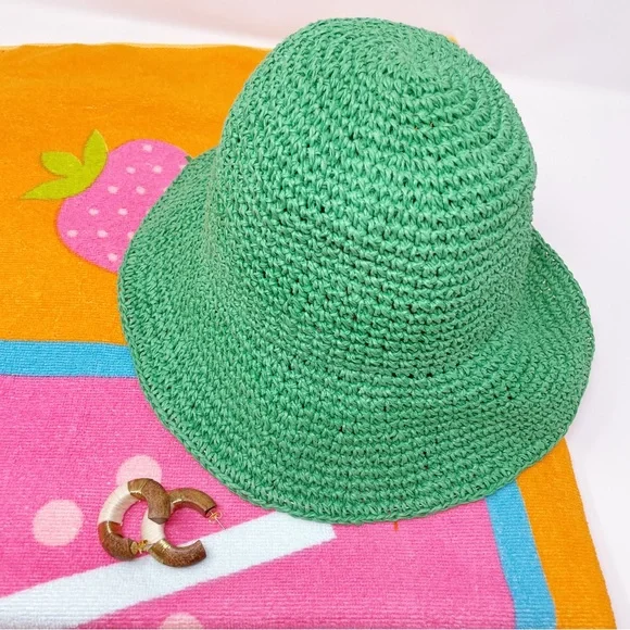 🚨Vacation Bundle🚨 SUNGLASSES, HAT, EARRINGS AND BEACH TOWEL - Picture 7 of 16